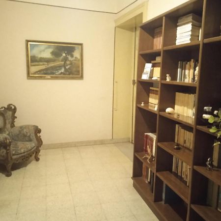 Bed And Books Isabella Bed and Breakfast Catania Exterior foto