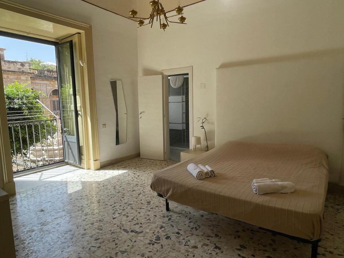 Bed And Books Isabella Bed and Breakfast Catania Exterior foto