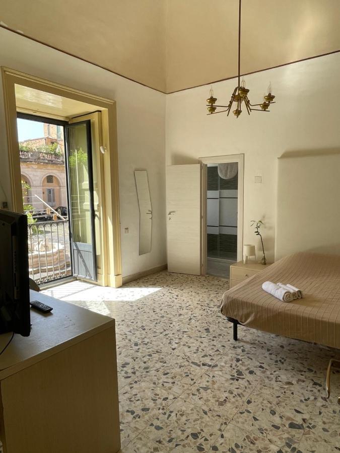 Bed And Books Isabella Bed and Breakfast Catania Exterior foto