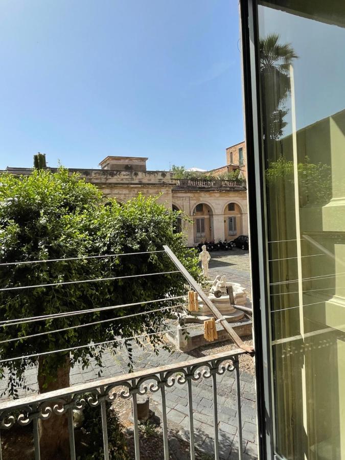 Bed And Books Isabella Bed and Breakfast Catania Exterior foto