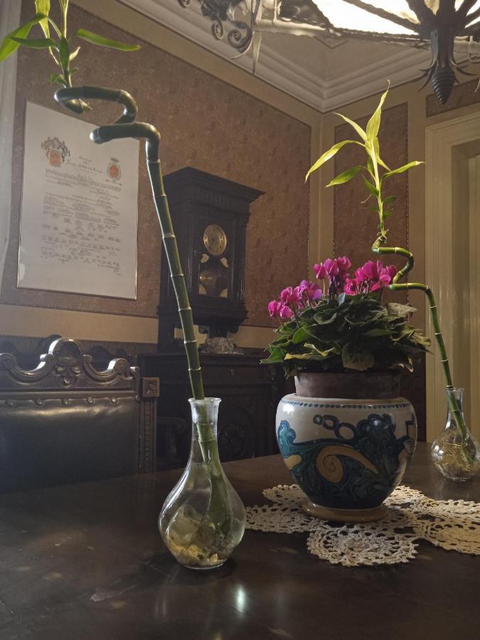 Bed And Books Isabella Bed and Breakfast Catania Exterior foto