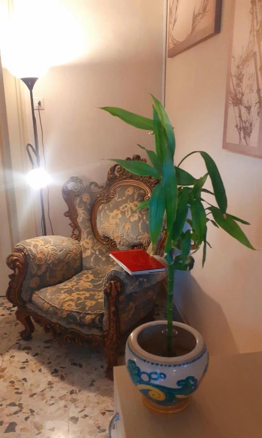 Bed And Books Isabella Bed and Breakfast Catania Exterior foto