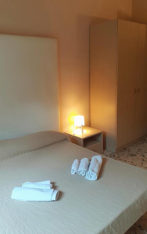 Bed And Books Isabella Bed and Breakfast Catania Exterior foto