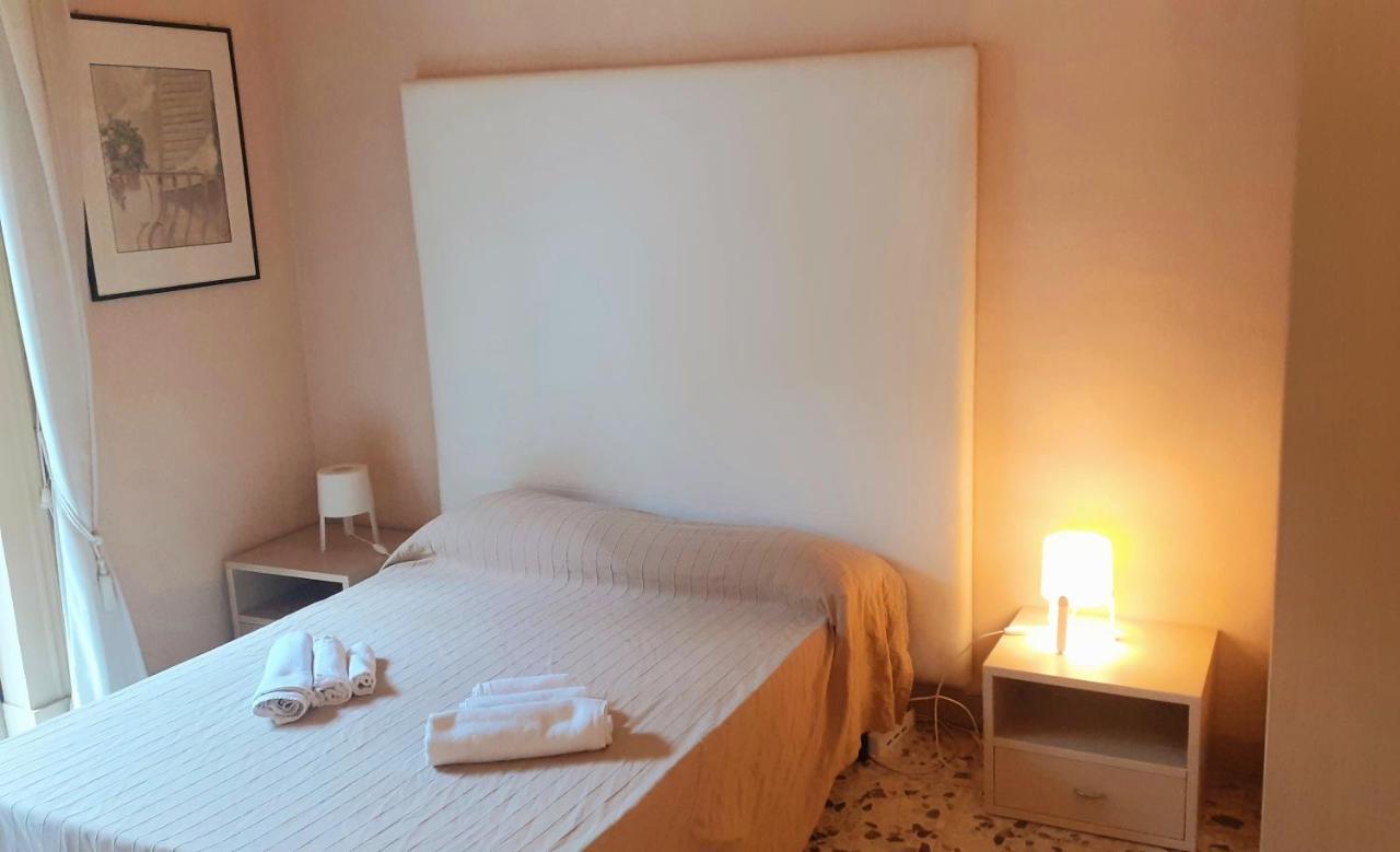 Bed And Books Isabella Bed and Breakfast Catania Exterior foto