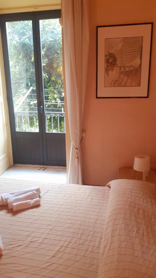 Bed And Books Isabella Bed and Breakfast Catania Exterior foto