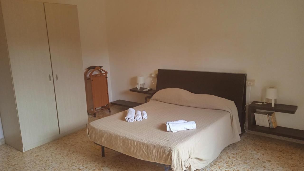 Bed And Books Isabella Bed and Breakfast Catania Exterior foto