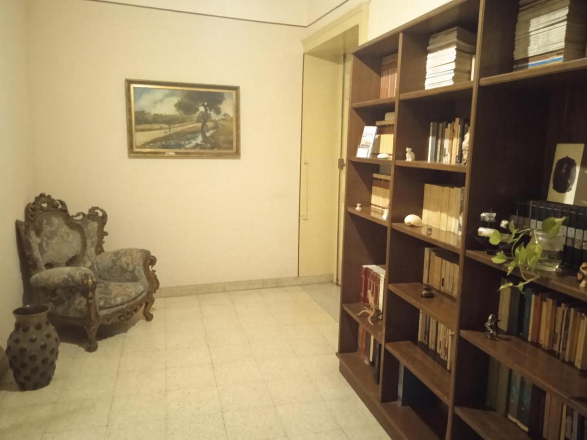 Bed And Books Isabella Bed and Breakfast Catania Exterior foto