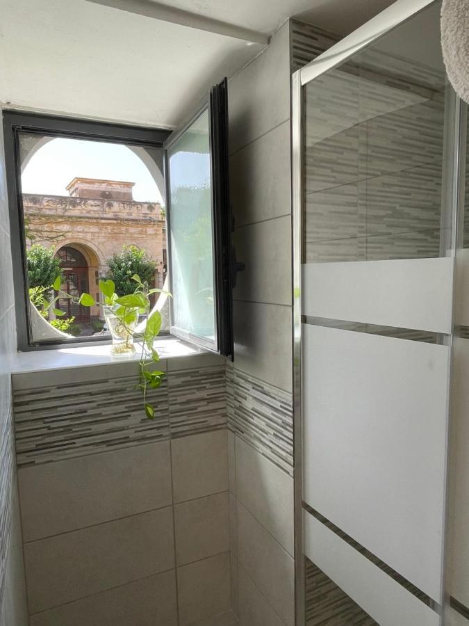 Bed And Books Isabella Bed and Breakfast Catania Exterior foto