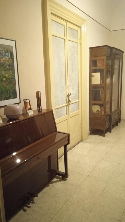 Bed And Books Isabella Bed and Breakfast Catania Exterior foto