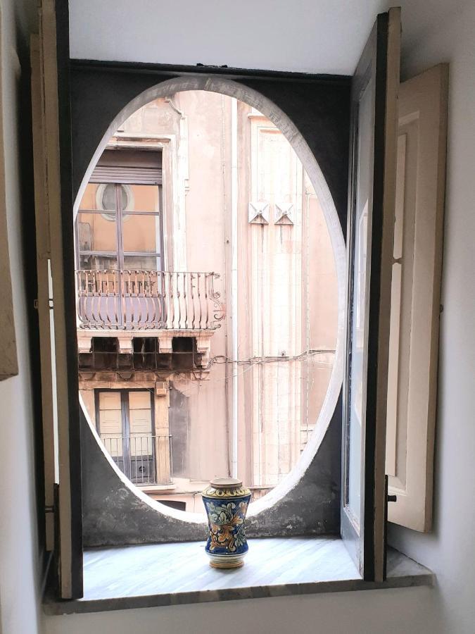 Bed And Books Isabella Bed and Breakfast Catania Exterior foto