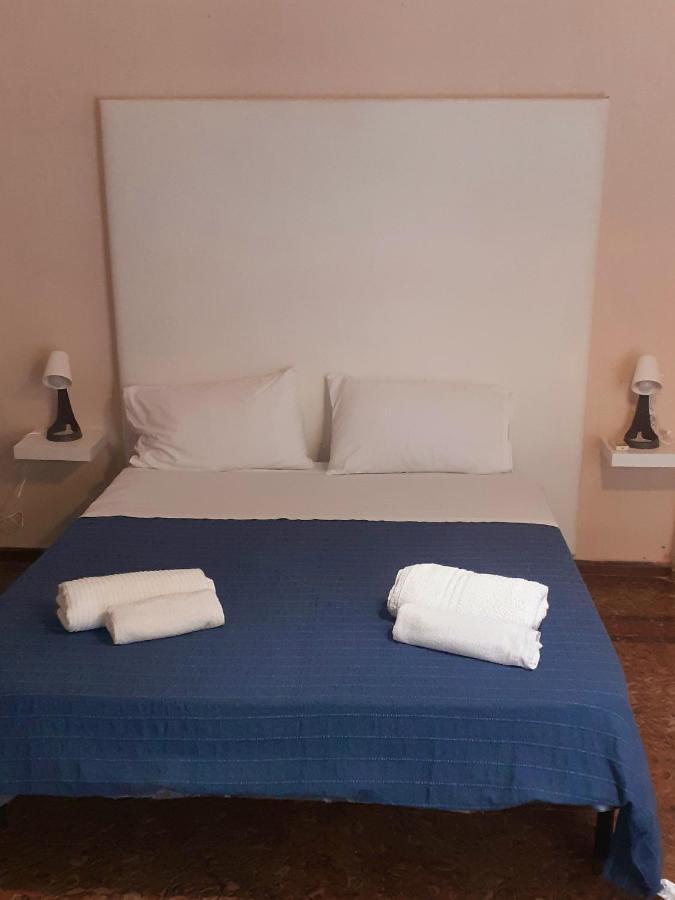 Bed And Books Isabella Bed and Breakfast Catania Exterior foto