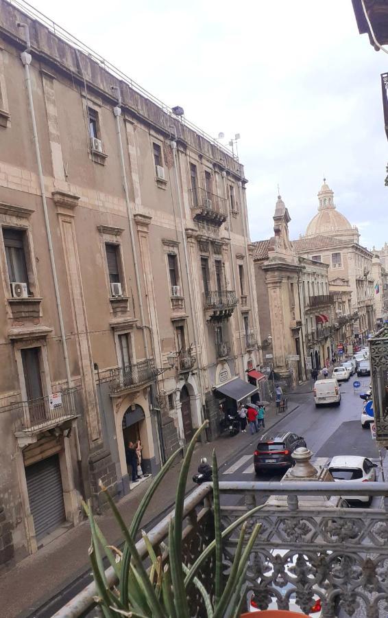 Bed And Books Isabella Bed and Breakfast Catania Exterior foto