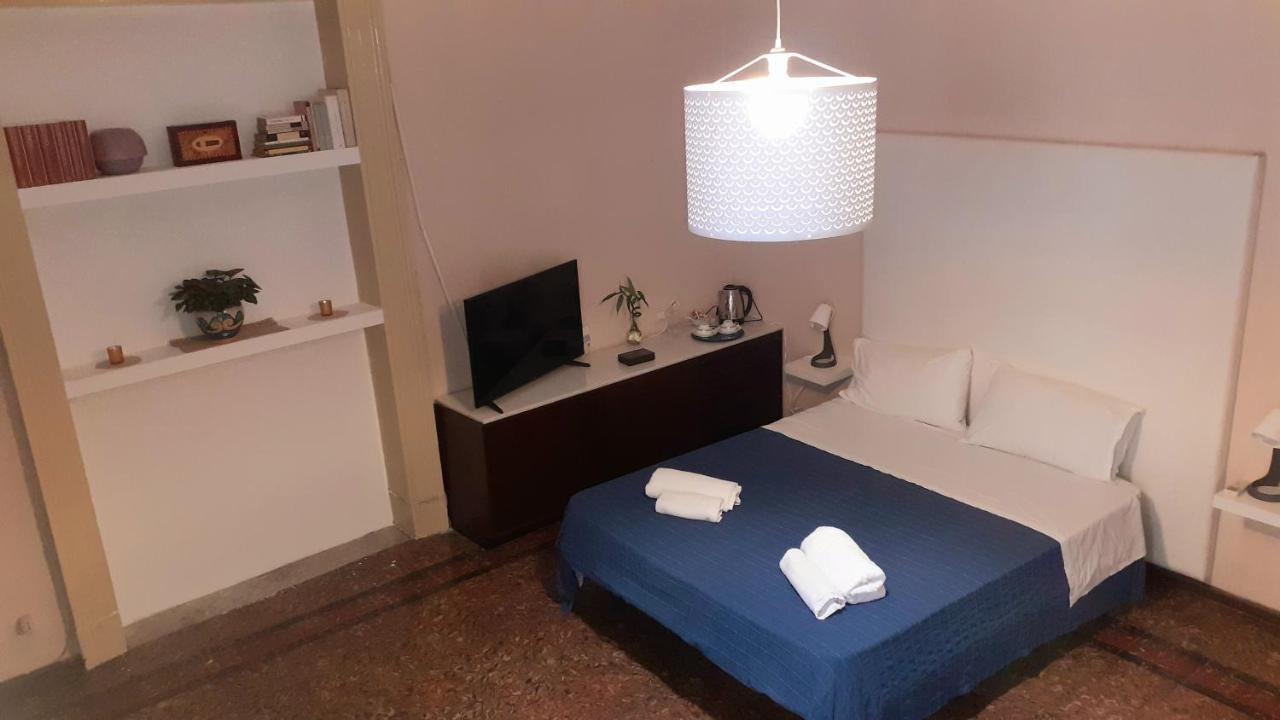 Bed And Books Isabella Bed and Breakfast Catania Exterior foto
