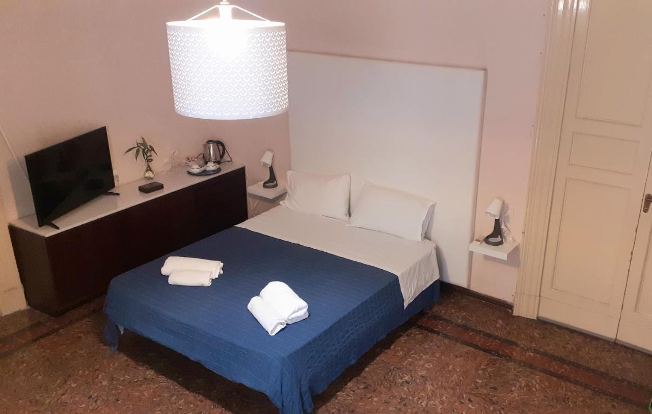 Bed And Books Isabella Bed and Breakfast Catania Exterior foto